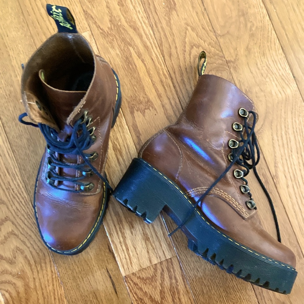 Dr Martens Leona Boots